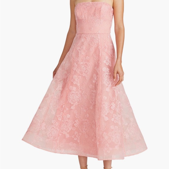 Monique Lhuillier Dresses & Skirts - Elegant Pink Strapless Lace Dress